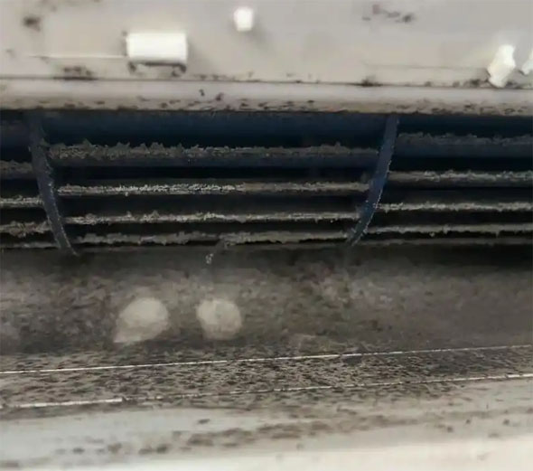 彭山空调吹的风有股烧焦味是怎么回事